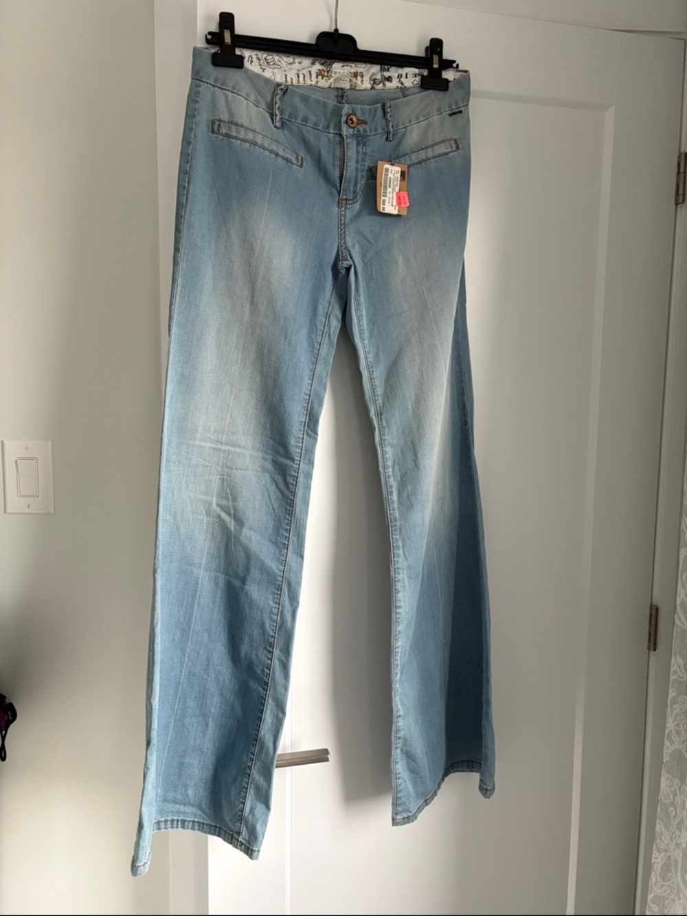 NWT Billabong light Wash Women’s Jeans - Classic Flared Fit
